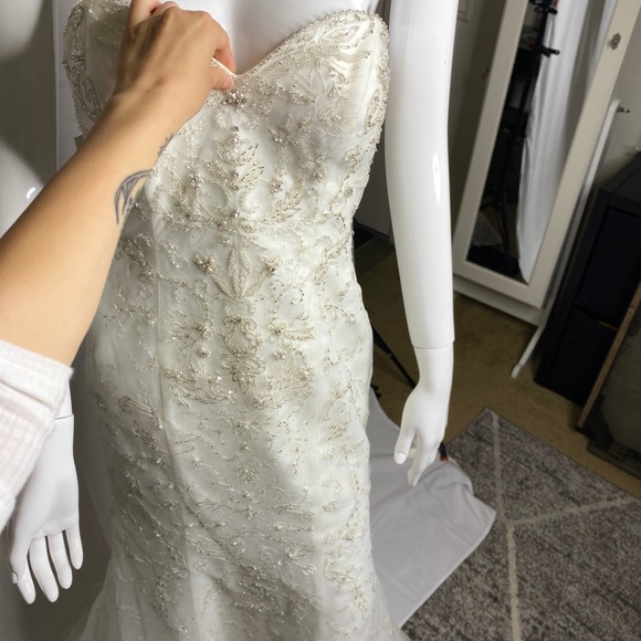 New WEDDING DRESS - Picture 6 of 16